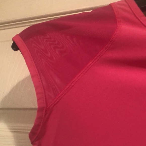 Vogo Athletica - Medium - Hot Pink Sleeveless Shirt - Picture 2 of 5